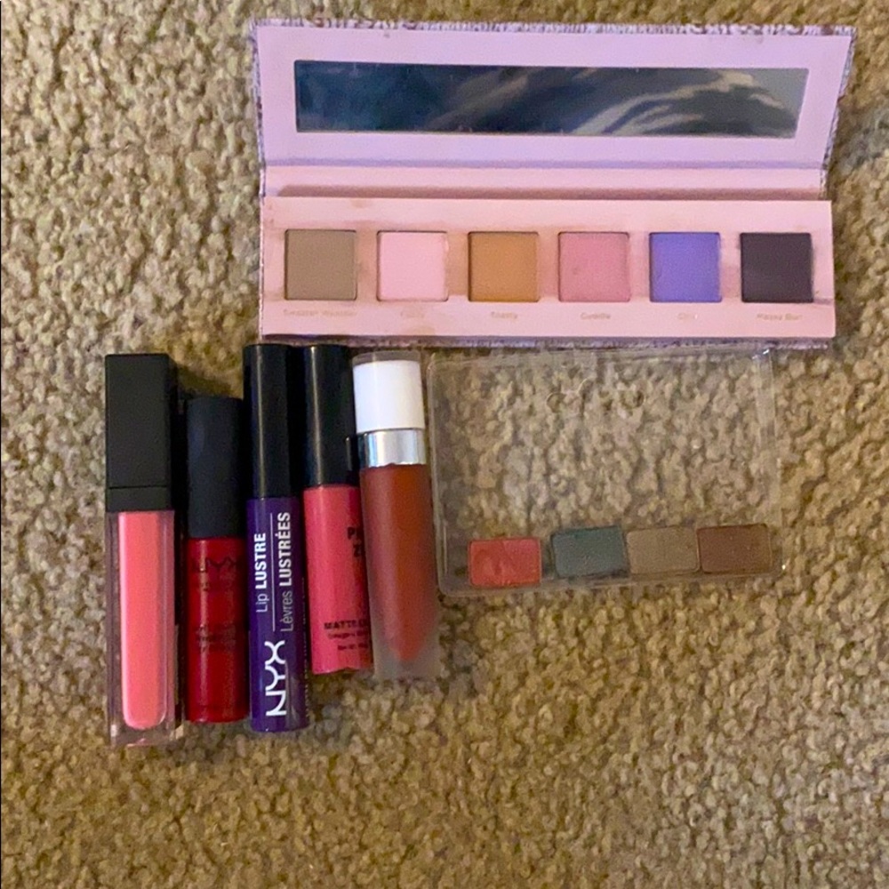 Makeup bundle
